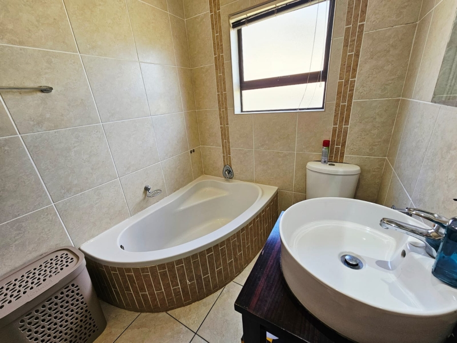 3 Bedroom Property for Sale in Palmiet Western Cape